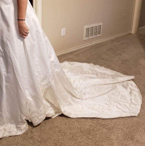 Ivory embroidered strapless wedding dress - Picture 3 of 6